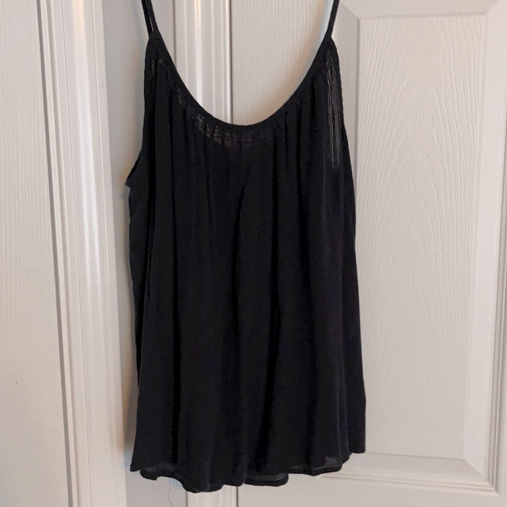 cute simple black tank!!
